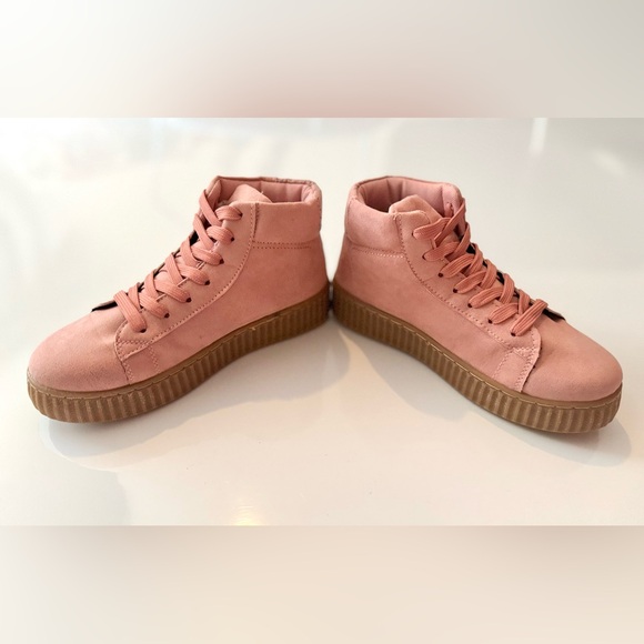 NWOT Qupid Dusty Pink Faux Suede Lace Up High Top Sneakers in Size 6 - Picture 9 of 11